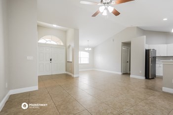 1018 Card St E, 3 Beds House for Rent - Photo Gallery 4
