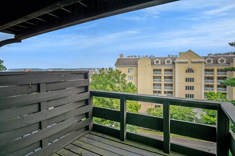 Shake House deck