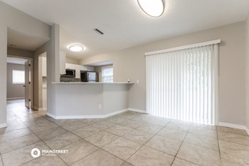 3302 SIKESTON 3 Beds House for Rent - Photo Gallery 5