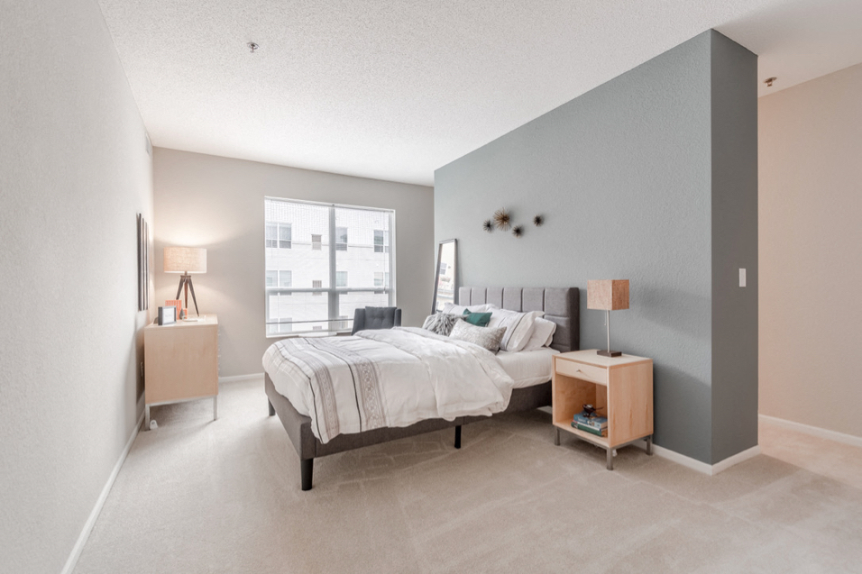 Bedroom with a diving wall