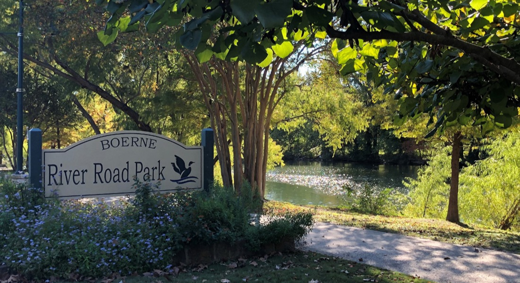 the entrance to boerne river road park