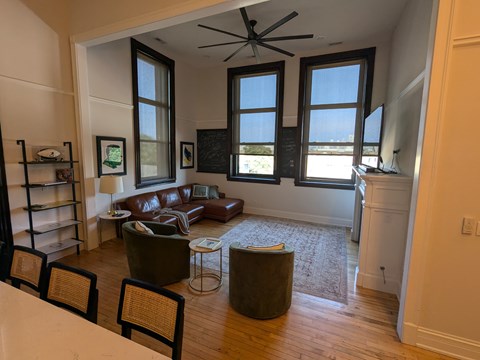 1444 W. Augusta Blvd 1-2 Beds Apartment for Rent