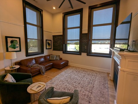 1444 W. Augusta Blvd 1-2 Beds Apartment for Rent