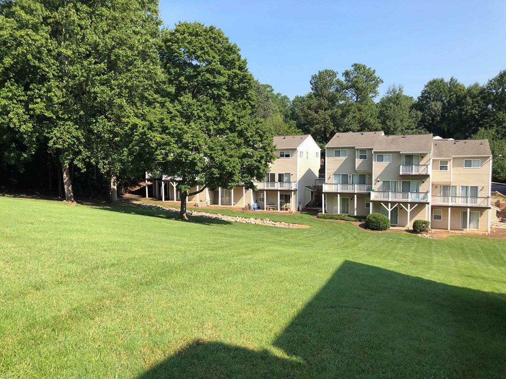 a large lawn in front of some apartments