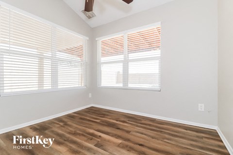 6543 W KINGS Avenue 3 Beds Apartment for Rent
