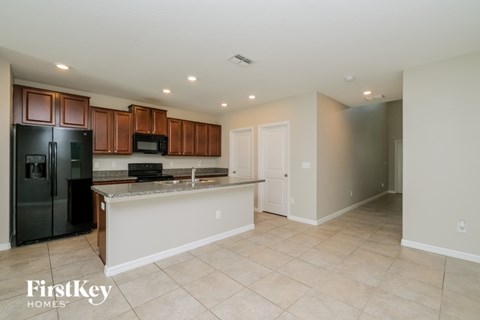 7410 PEARLY EVERLASTING AVENUE 5 Beds Apartment for Rent