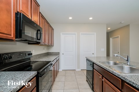7410 PEARLY EVERLASTING AVENUE 5 Beds Apartment for Rent