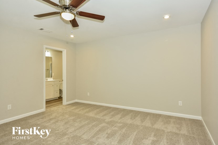 the living room is clean and ready for the family to use