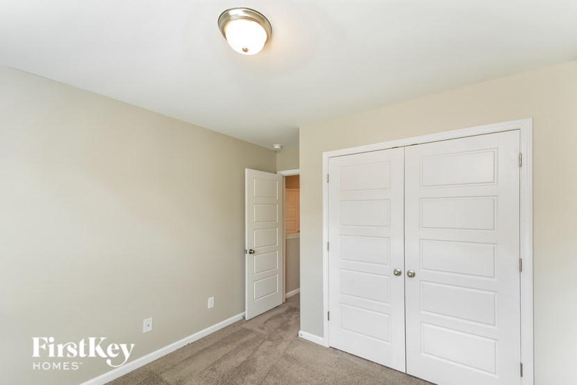 A room with a white ceiling and a carpeted floor.