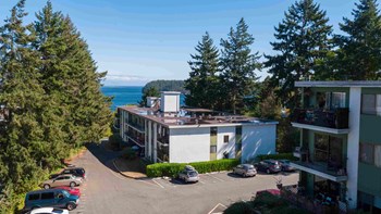 2550 Departure Bay Road 1-2 Beds Apartment for Rent - Photo Gallery 3