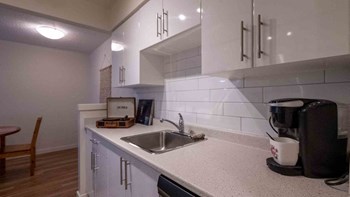2550 Departure Bay Road 1-2 Beds Apartment for Rent - Photo Gallery 8