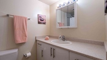2550 Departure Bay Road 1-2 Beds Apartment for Rent - Photo Gallery 10