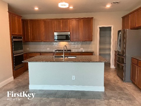 2501 Walker Avenue 4 Beds Apartment for Rent