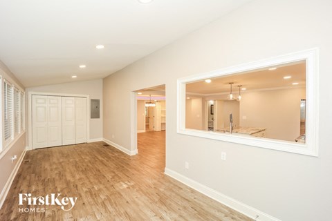 303 Glenview Drive 4 Beds Apartment for Rent