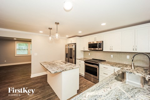 303 Glenview Drive 4 Beds Apartment for Rent