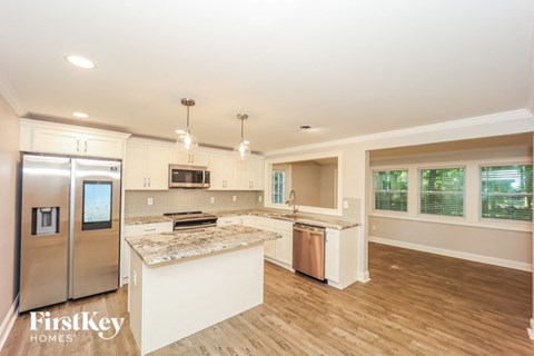 303 Glenview Drive 4 Beds Apartment for Rent