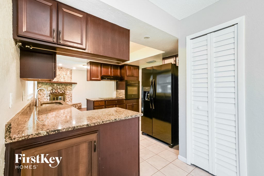 409 SEVILLE AVENUE 4 Beds House for Rent - Photo Gallery 7