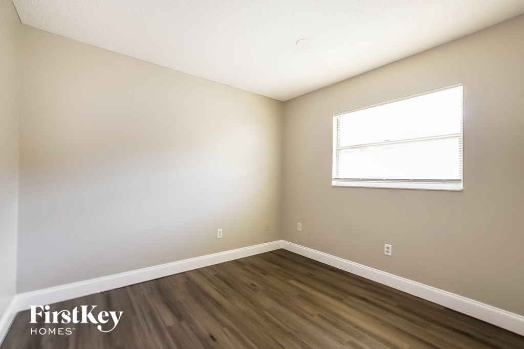 409 SEVILLE AVENUE 4 Beds House for Rent - Photo Gallery 13