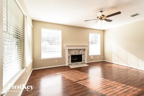 1816 Oak Lake Cir 4 Beds Apartment for Rent