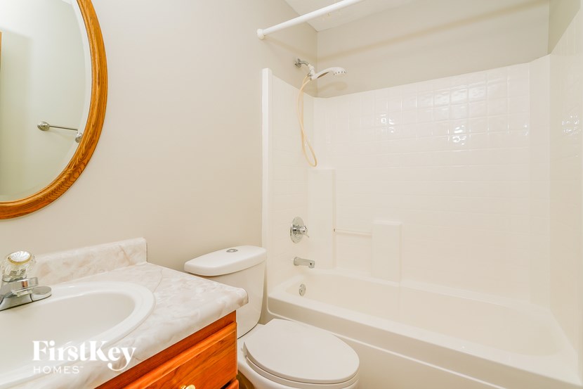 A bathroom with a toilet, sink, and bathtub.