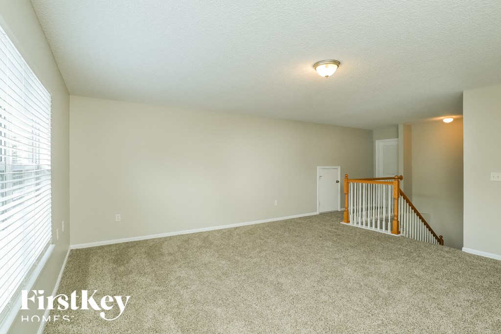 the upstairs living room is clean and ready to use
