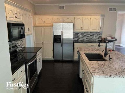 5715 Ames Avenue 4 Beds Apartment for Rent