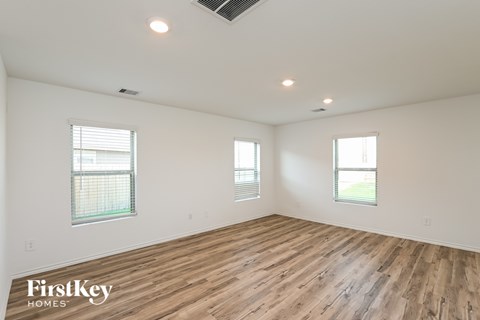 302 Pickwick Gardens Lane 4 Beds Apartment for Rent