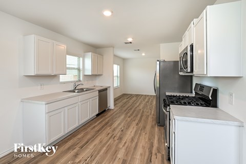 302 Pickwick Gardens Lane 4 Beds Apartment for Rent