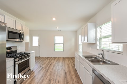 302 Pickwick Gardens Lane 4 Beds Apartment for Rent