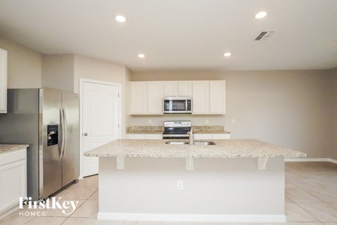 623 AUTUMN STREAM DRIVE 5 Beds Apartment for Rent