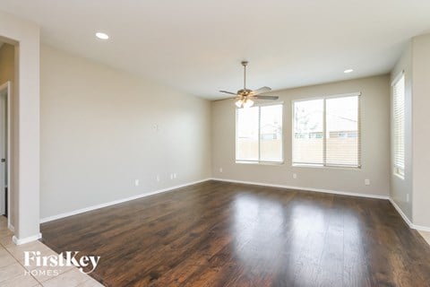 925 W Danish Red Trail 3 Beds Apartment for Rent