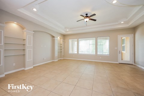 8638 Key South Way 3 Beds Apartment for Rent