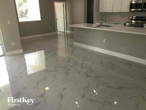 3305 26 ST SW 3 Beds Apartment for Rent