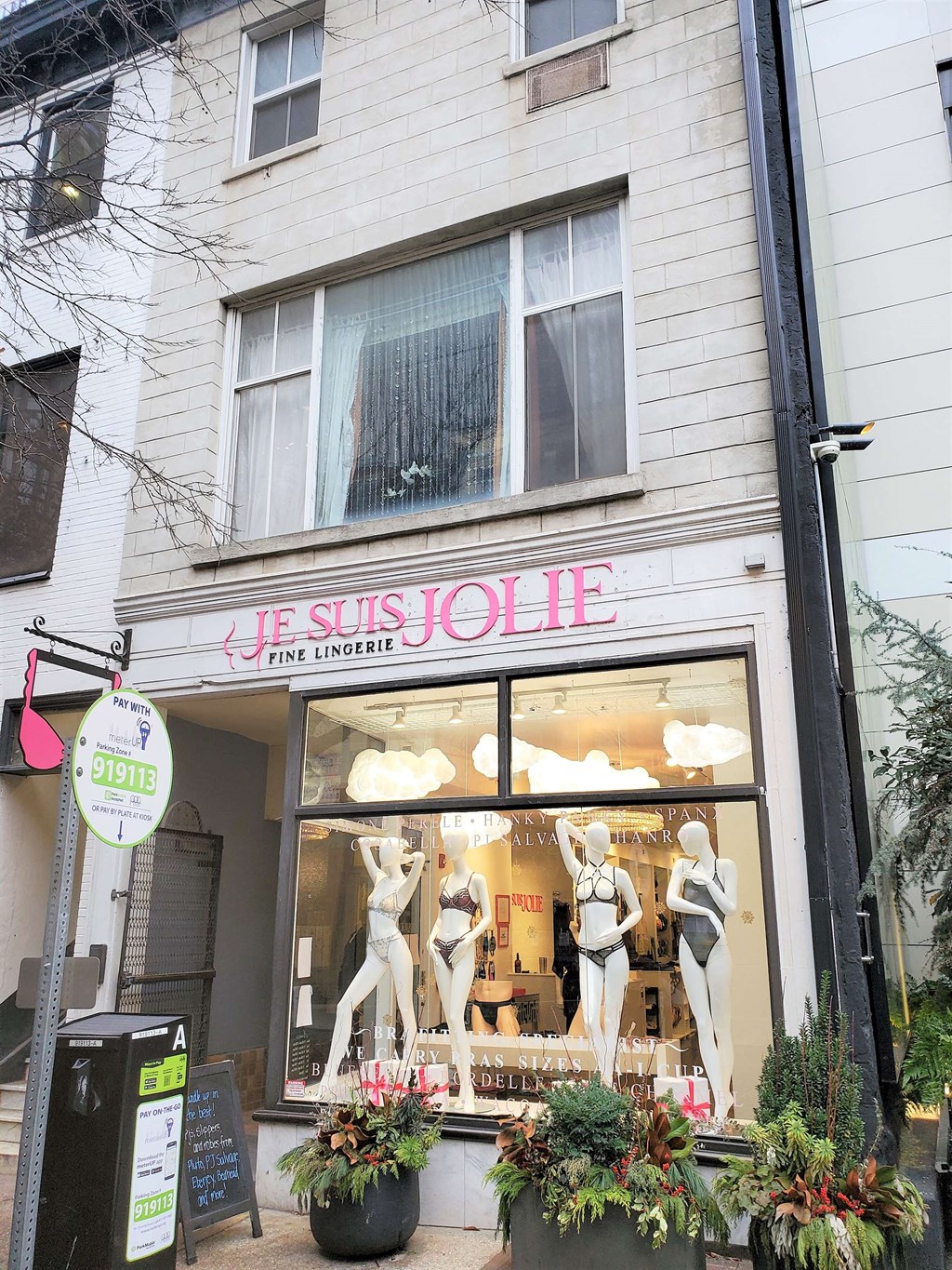 the window of a store with mannequins in it