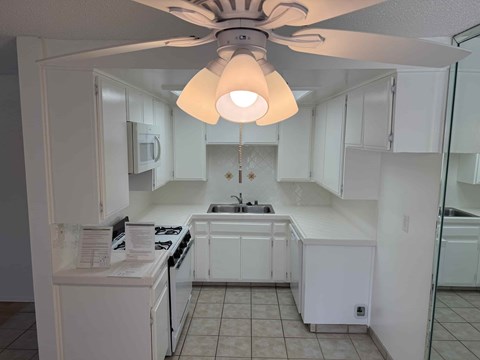 15006 Inglewood Ave 1-3 Beds Apartment for Rent - Photo Gallery 3