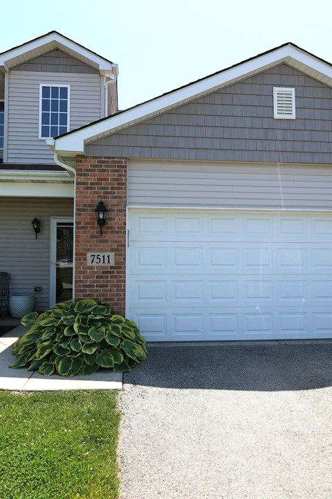 7511 111Th Lane 2 Beds Apartment for Rent