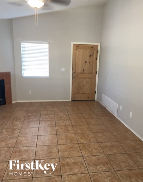 3392 W Via Campana De Oro 3 Beds House for Rent - Photo Gallery 2