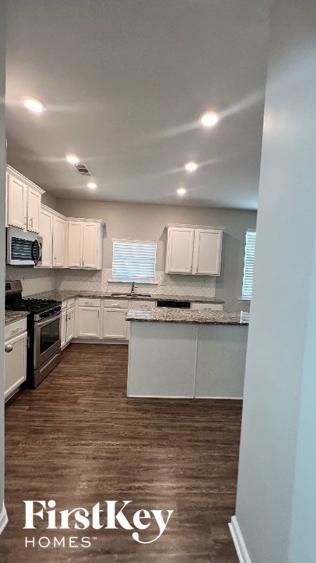 529 S Fortune Way 4 Beds House for Rent - Photo Gallery 4