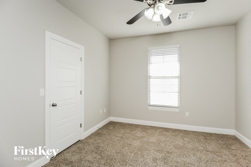 13904 Hutchinson Pl 3 Beds House for Rent - Photo Gallery 9