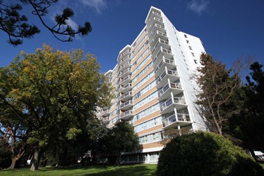 450 Simcoe Street 3 Beds Apartment for Rent