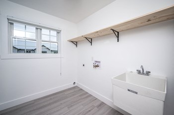 Black Diamond Apartment Homes