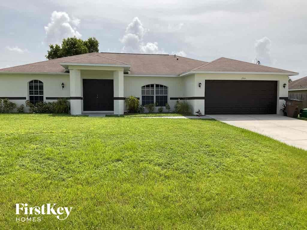 2709 SW 4th Avenue 3 Beds House for Rent - Photo Gallery 1