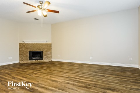 401 Deer Lake Drive 5 Beds Apartment for Rent