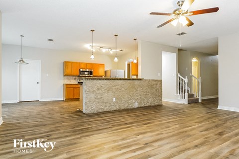 401 Deer Lake Drive 5 Beds Apartment for Rent