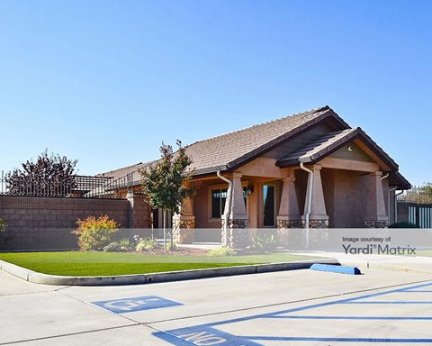 Storage Units for Rent available at 3170 East Shaw Avenue, Clovis, CA 93619