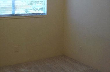 1800 Crater Lake Ave #23 2 Beds Apartment for Rent - Photo Gallery 1