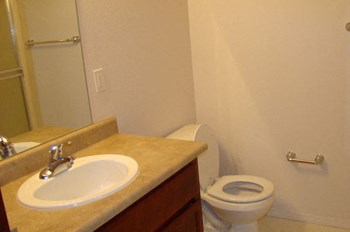 1820 West 8th Street 1-3 Beds Apartment for Rent - Photo Gallery 3