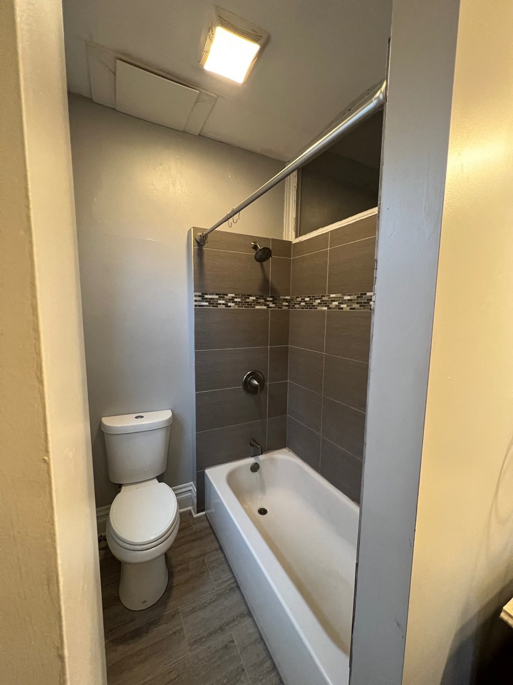 a bathroom with a toilet and a bath tub