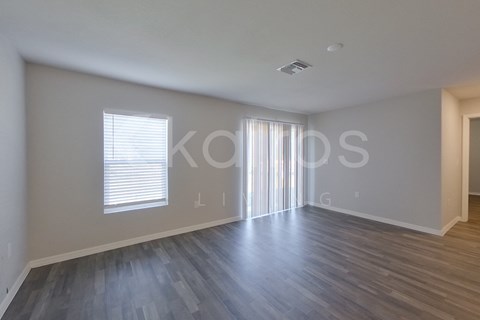 855 Cervantes St E 4 Beds Apartment for Rent