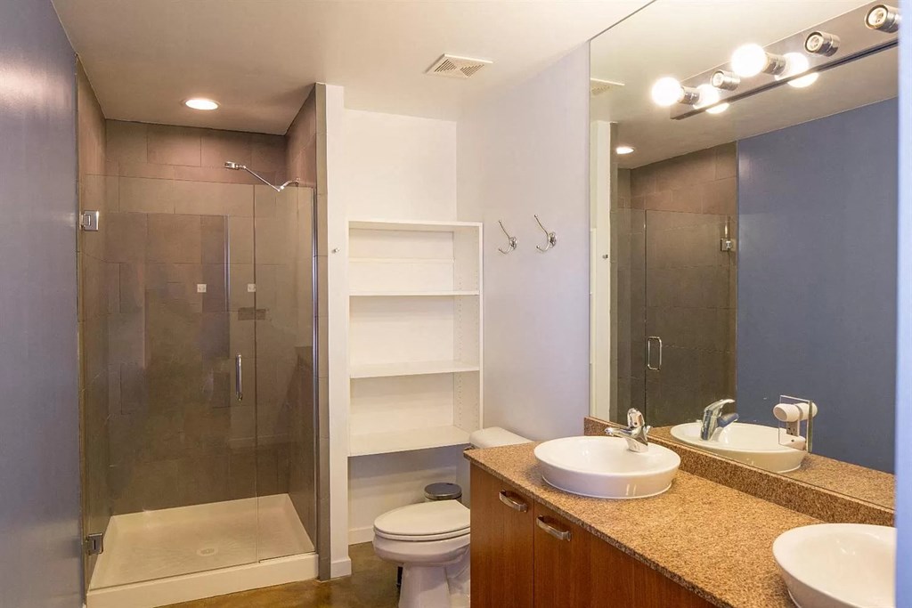 Unit 9 main bathroom